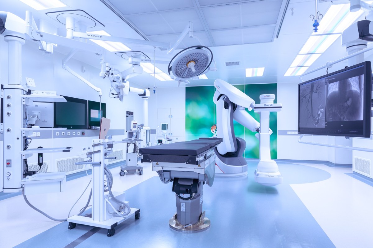 Operating theatre and equipment