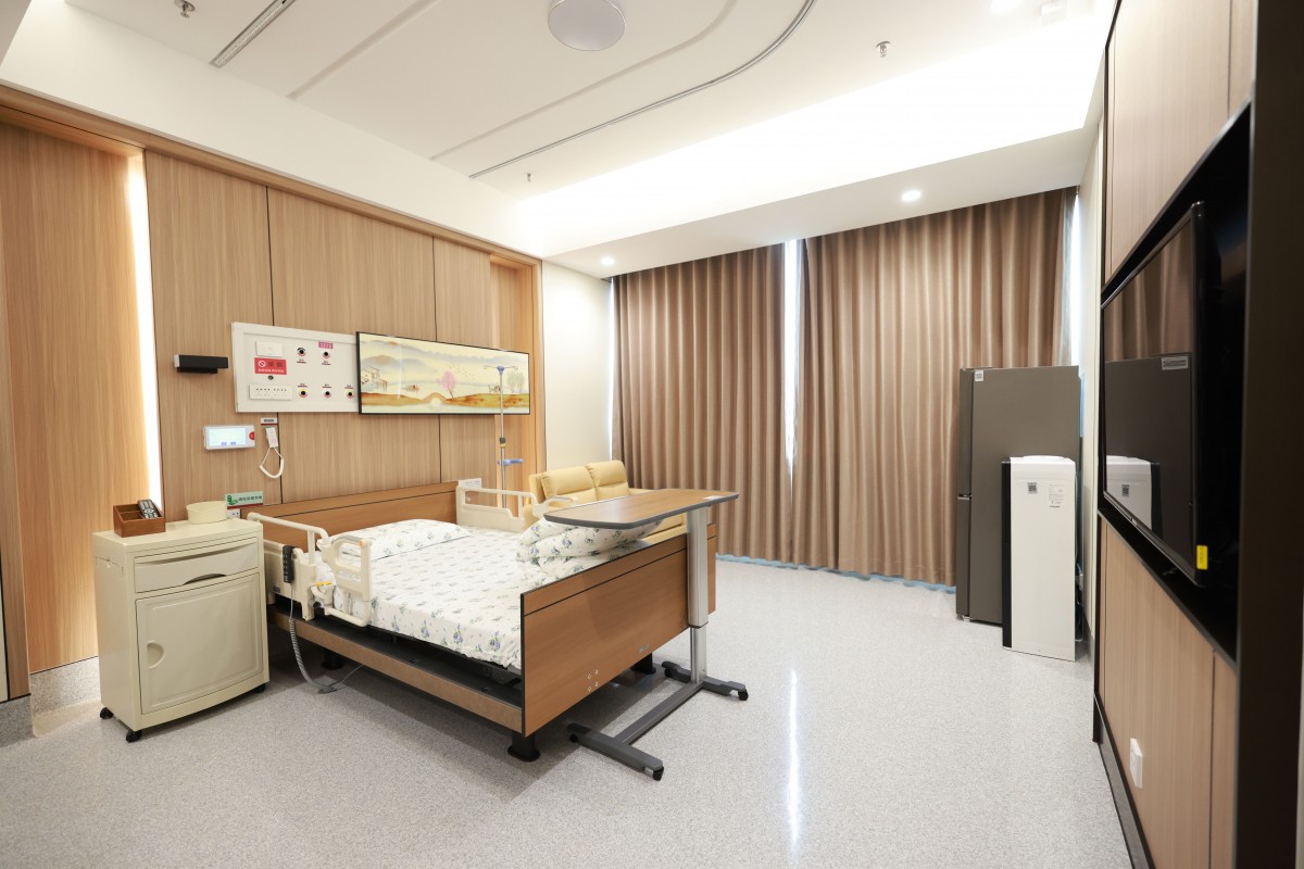 Patient room at the International Medical Center, Nansha campus.